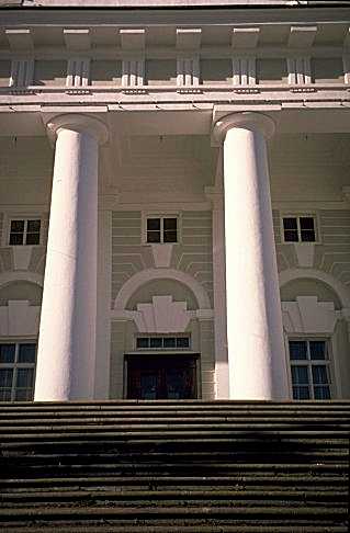   24 Birzhevaya pl.: Voenno-morskoj muzej (Birzha)            