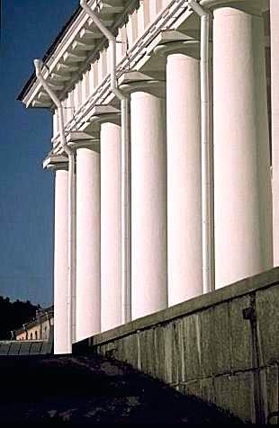   26 Birzhevaya pl.: Voenno-morskoj muzej (Birzha)            