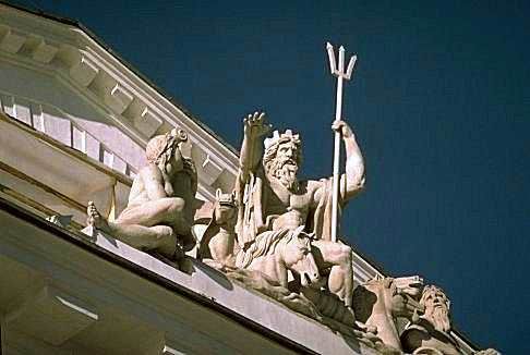   27 Birzhevaya pl.: Voenno-morskoj muzej (Birzha)            