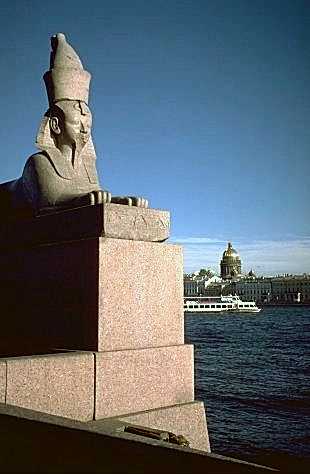   42 Universitetskaya nab. (How blue the Neva river!)         