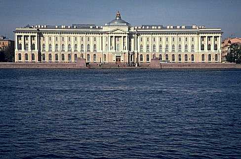   49 Universitetskaya nab.: Akademiya hudozhestv              