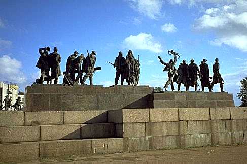  54 Pl. Pobedy (Victory Square)                              