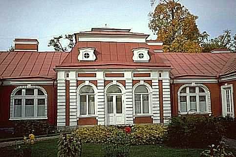   63 Petergof: Monplaisir                                     