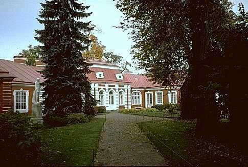   64 Petergof: Monplaisir                                     