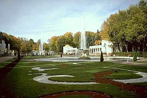   65 Petergof: the big fountain (upto 22 m)                   