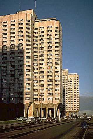   85 Novosmolenskaya nab.                                     