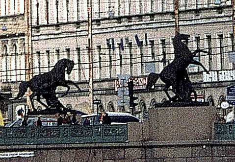  101 Anitchkov bridge (Newskij pr. across Fontanka canal)     
